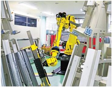 机器人应用于印刷制版系统实现13道工序自动化