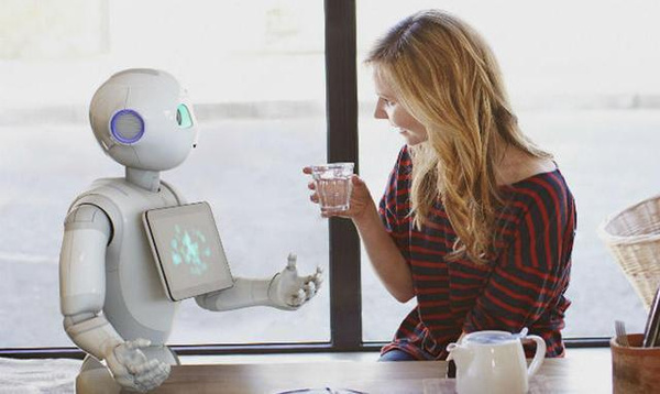 服务机型器人将走进千家万户 成“生活刚需”